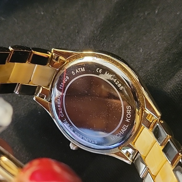 MICHAEL KORD SWISS MOVEMENT WATCH NEW IN BOX TAGS - Picture 3 of 8